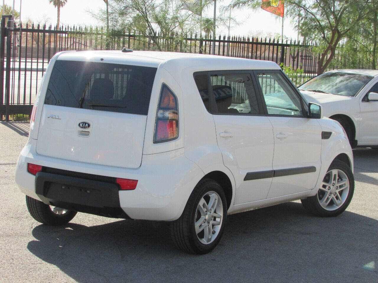 Used 2011 Kia Soul + w/ Audio Pkg image 10