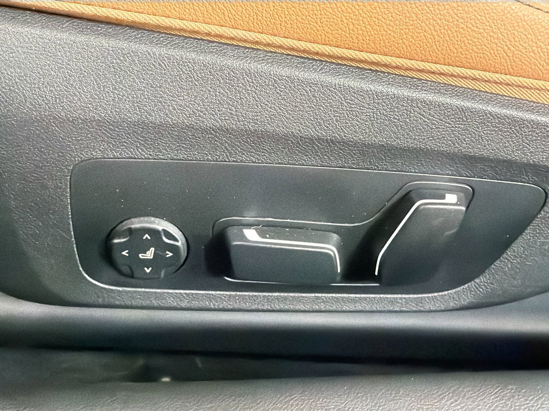 Used 2025 BMW 230i xDrive Coupe w/ Premium Package image 19