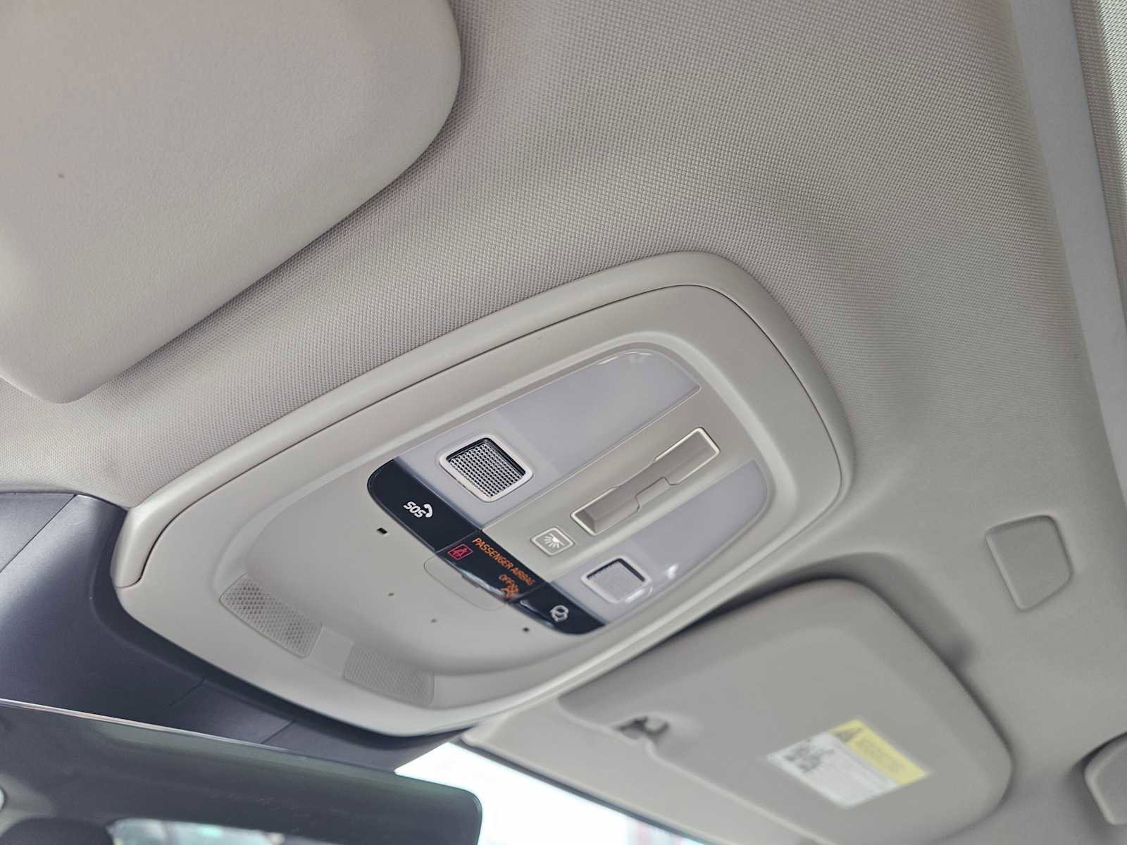 Certified 2025 Volvo V60 B5 Cross Country Plus image 32