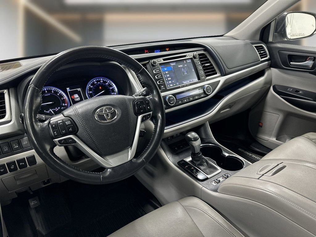 Used 2018 Toyota Highlander Limited Platinum image 11