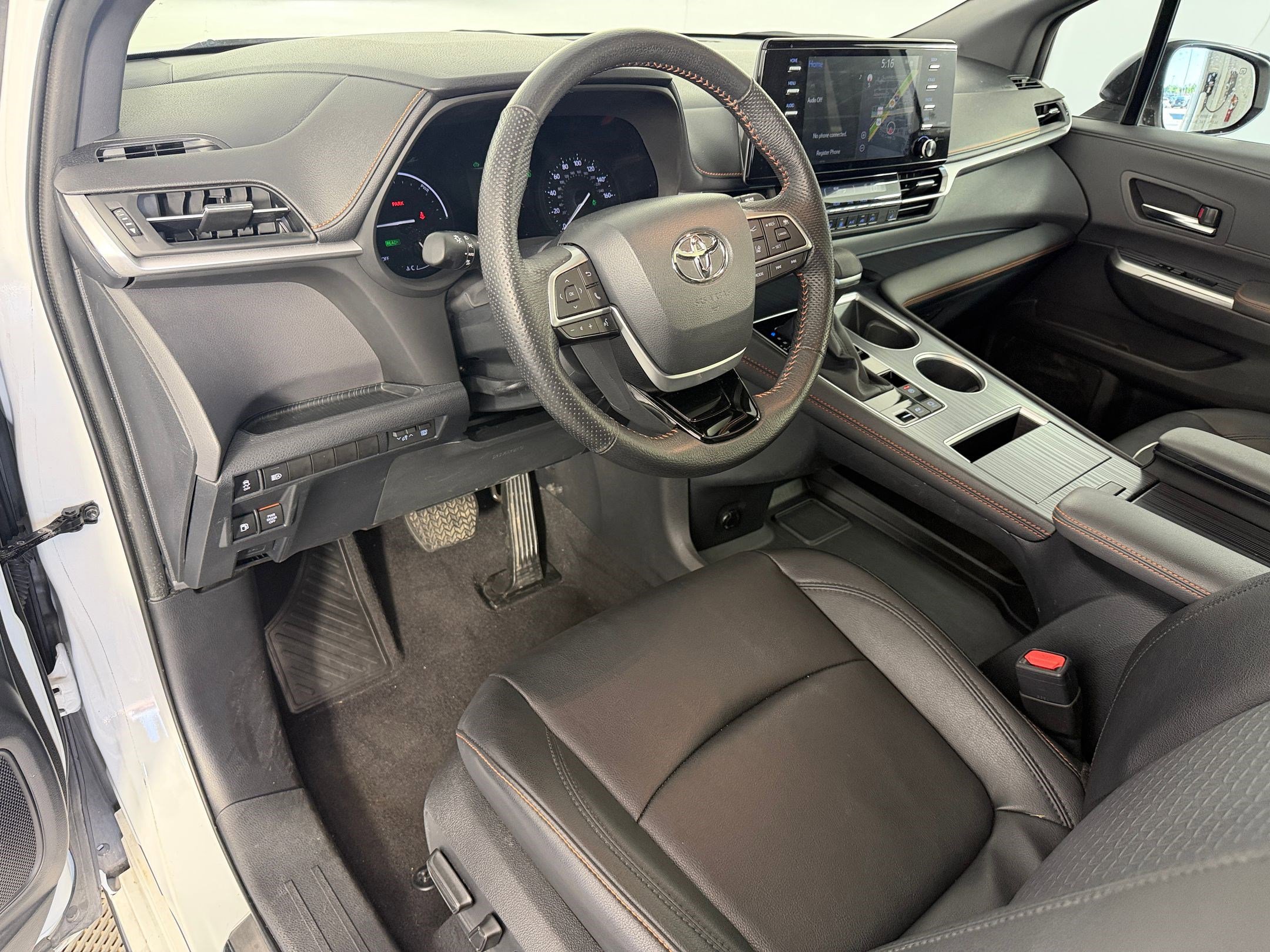 Used 2023 Toyota Sienna XSE AWD/4WD image 4