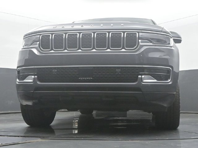 Used 2025 Jeep Wagoneer 4WD image 45