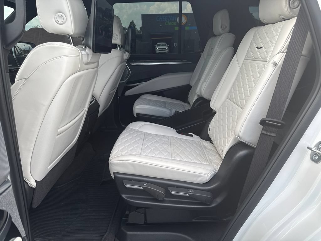Used 2025 Cadillac Escalade V AWD/4WD image 14