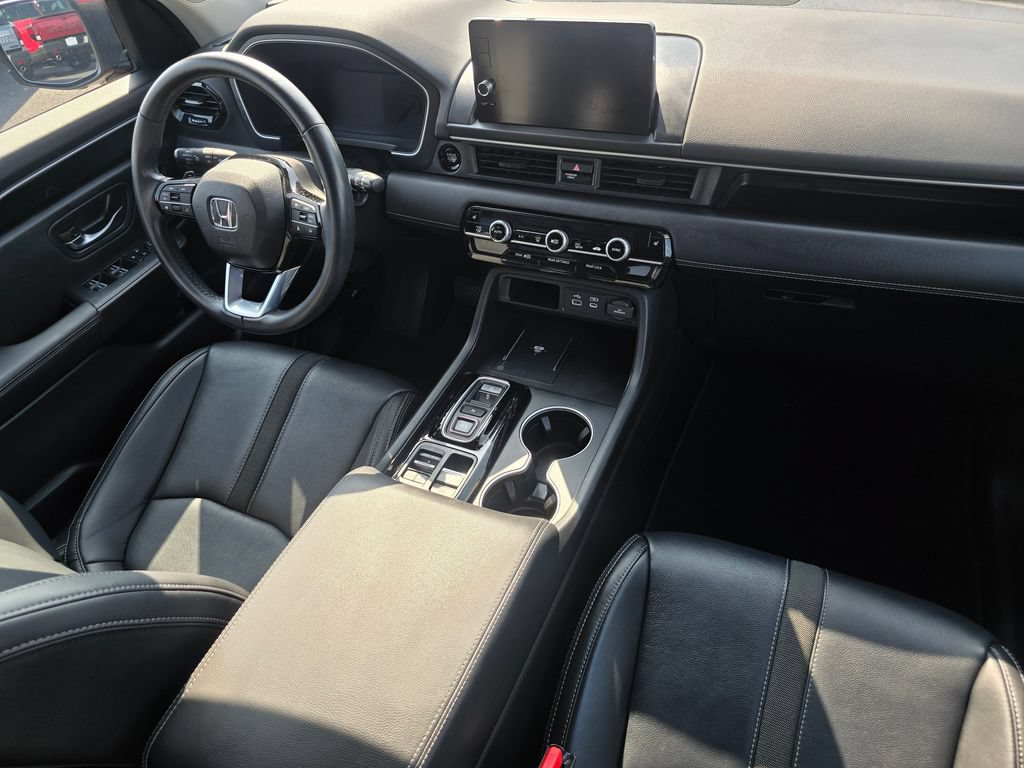 Used 2025 Honda Pilot Touring image 16