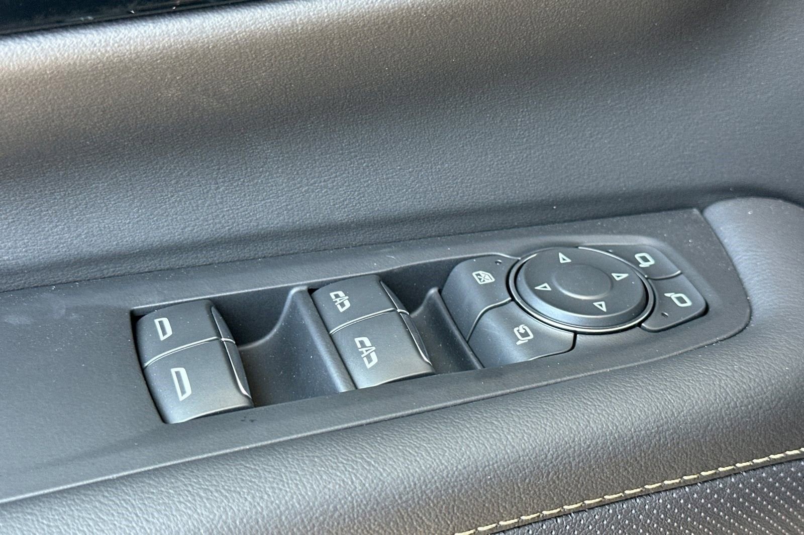 New 2025 Chevrolet Suburban Premier AWD/4WD image 12