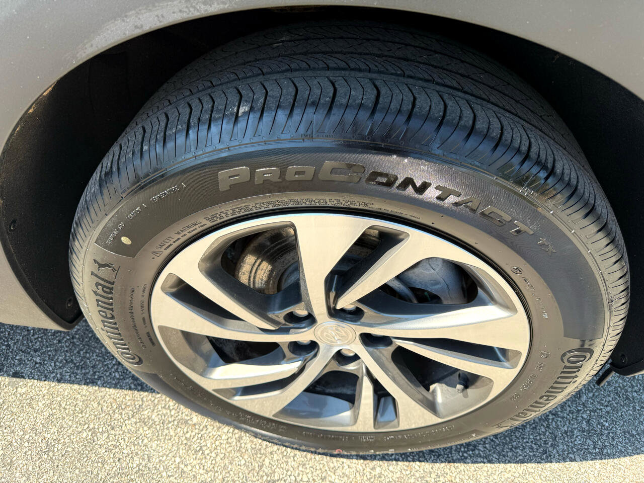 Used 2021 Buick Envision Essence w/ Technology Package I image 9