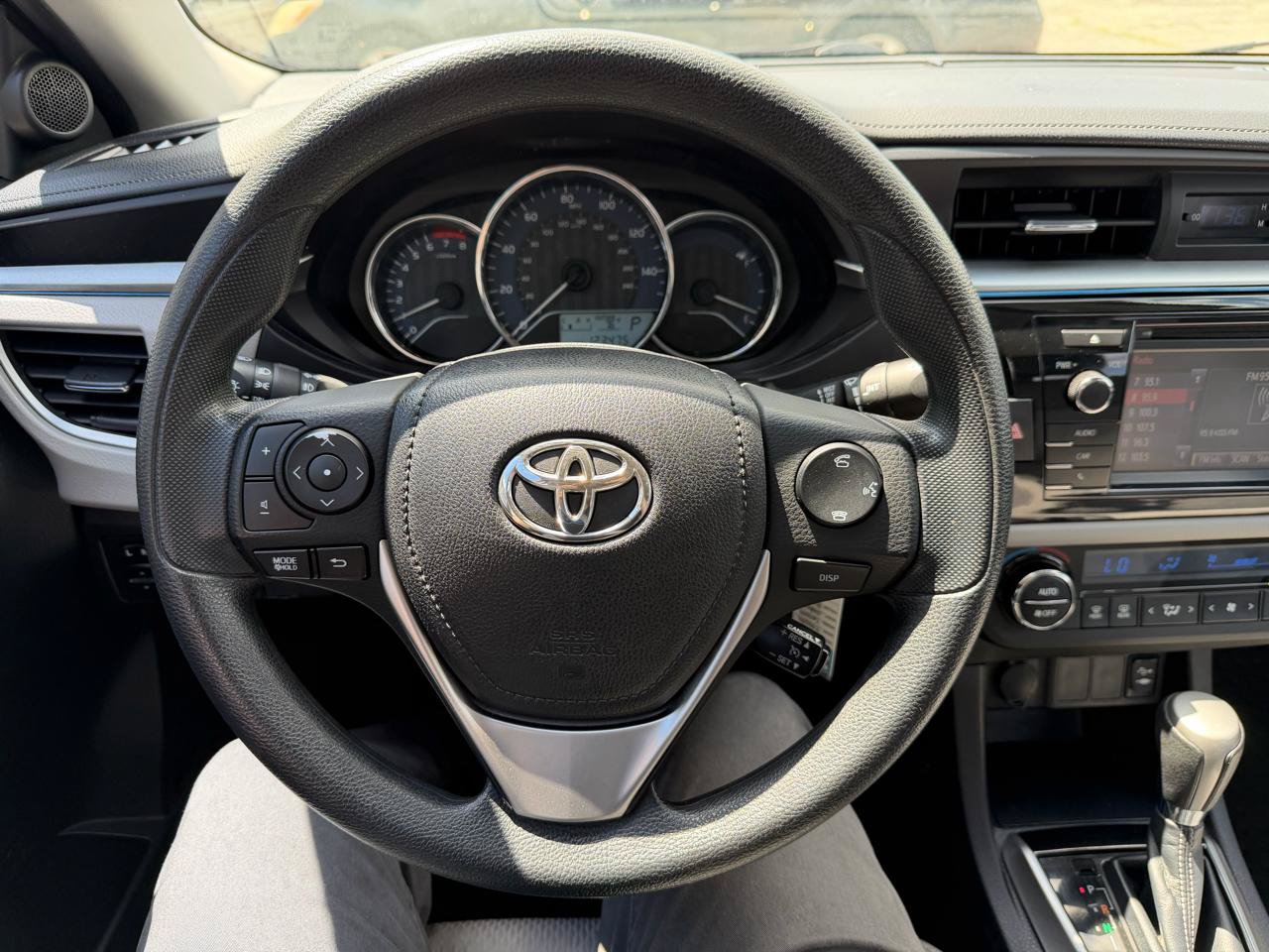 Used 2015 Toyota Corolla LE FWD image 22