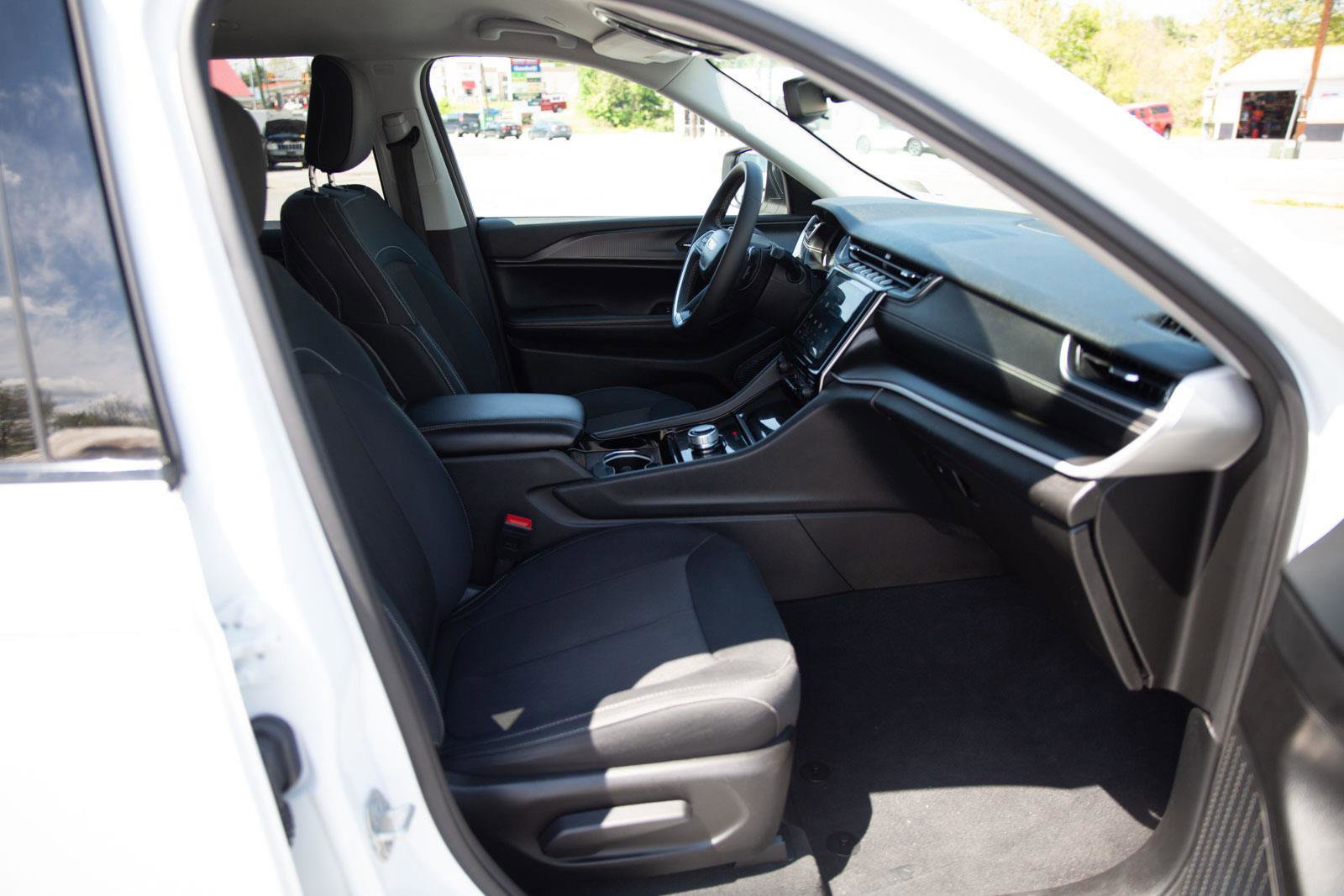 Used 2023 Jeep Grand Cherokee L Laredo AWD/4WD image 24