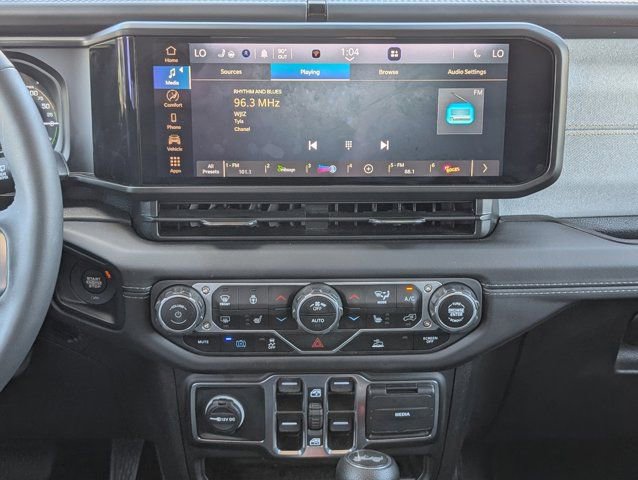 Used 2025 Jeep Wrangler Unlimited Sahara image 16