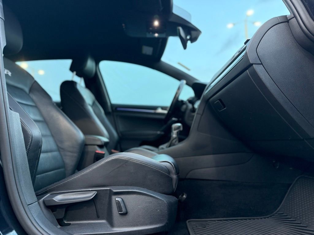 Used 2017 Volkswagen Golf R 4-Door image 19