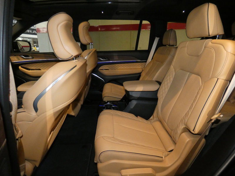 Used 2024 Jeep Grand Cherokee L Summit w/ Advanced Protech Group IV AWD/4WD image 29