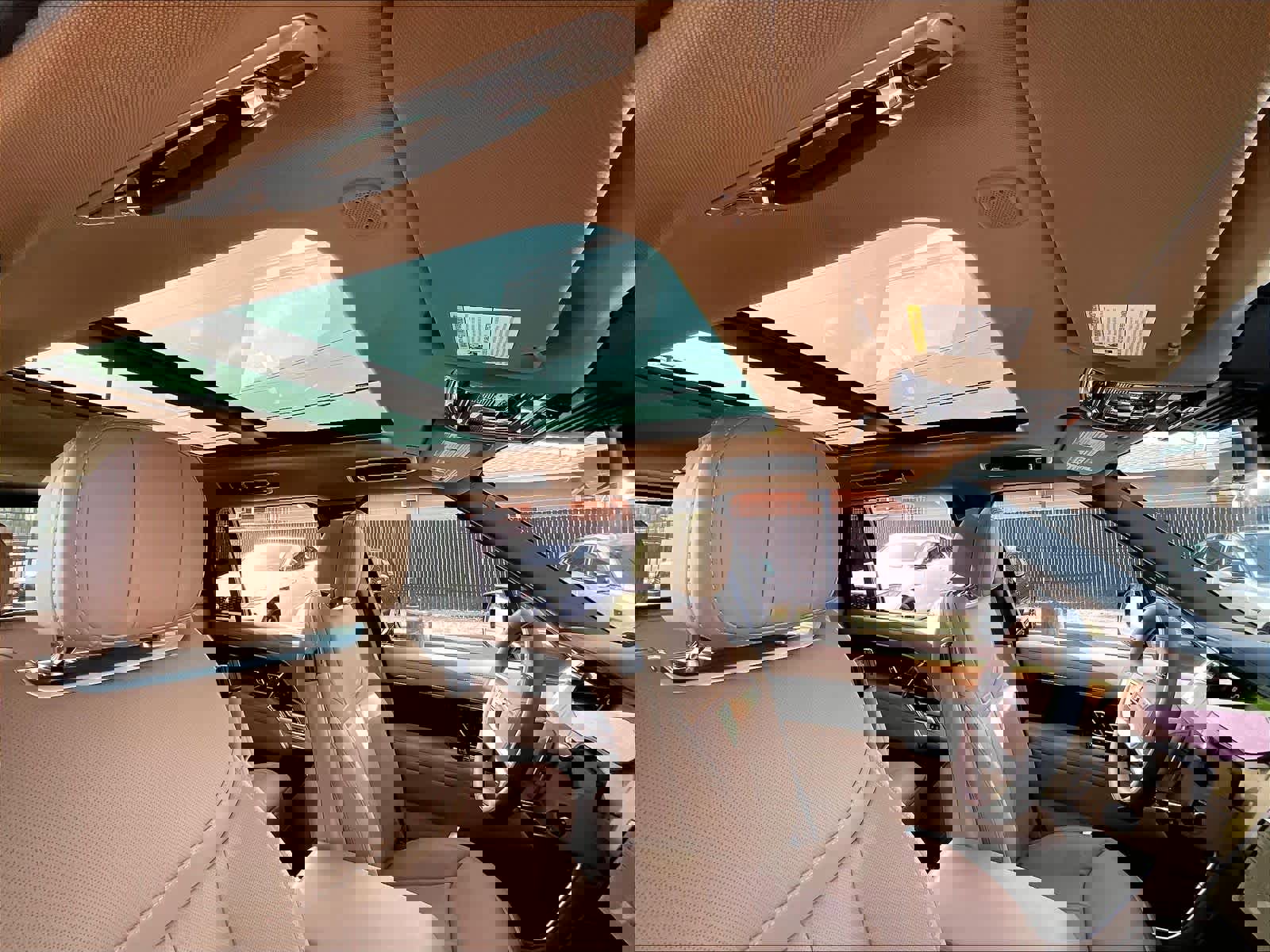 New 2025 Land Rover Range Rover Long Wheelbase SE image 29