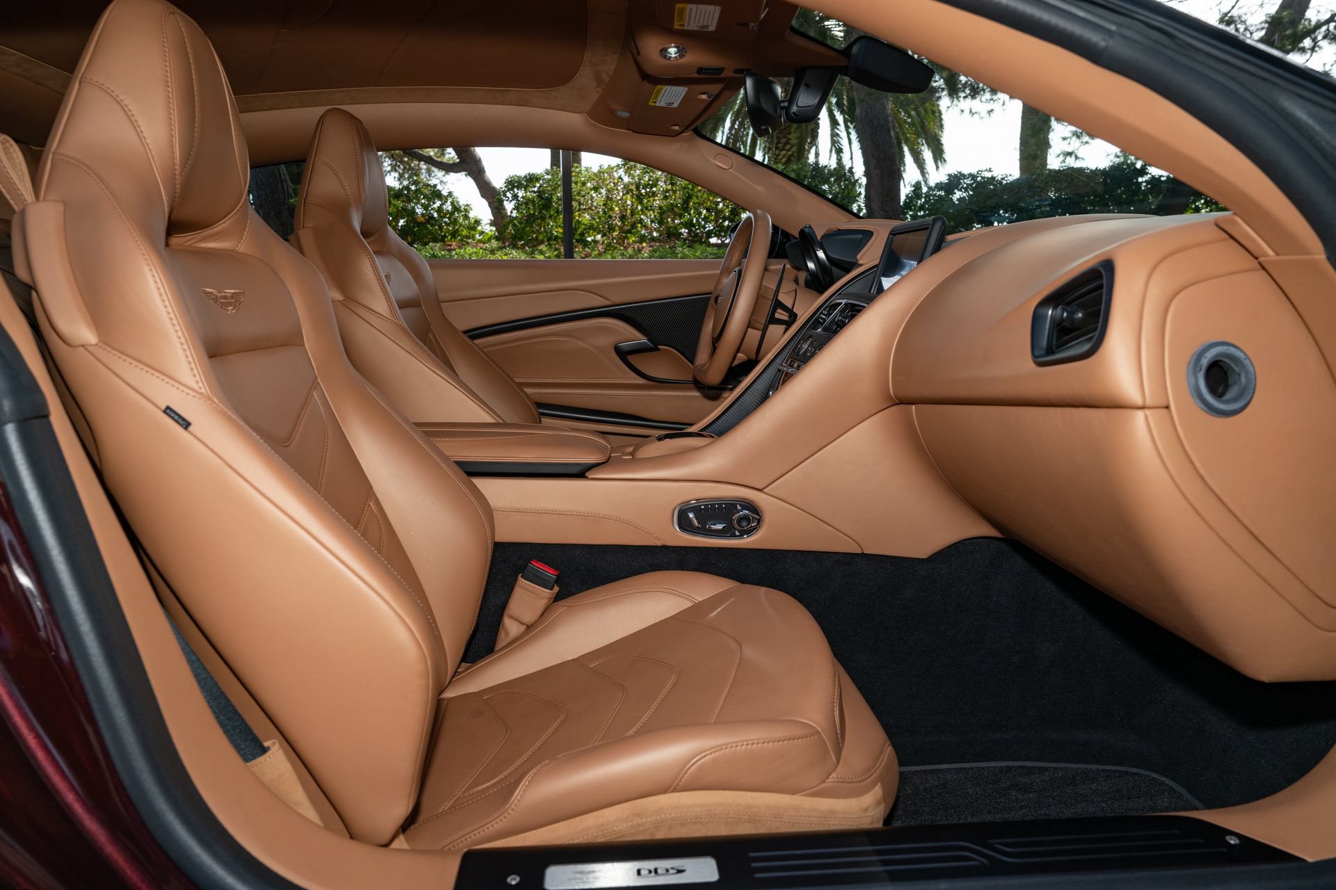 Used 2020 Aston Martin DBS Superleggera RWD image 12