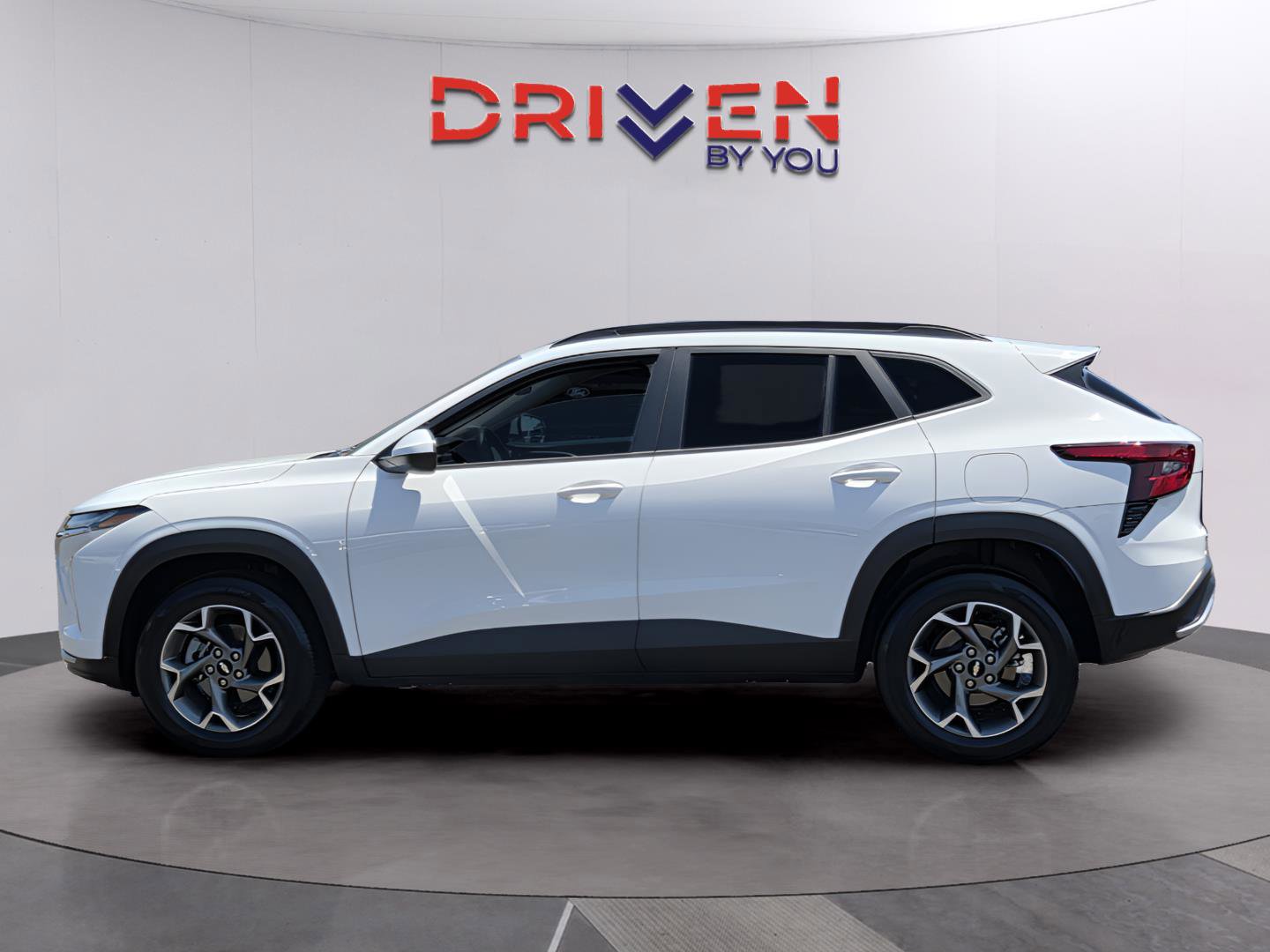 Used 2025 Chevrolet Trax LT w/ LT Convenience Package FWD image 2