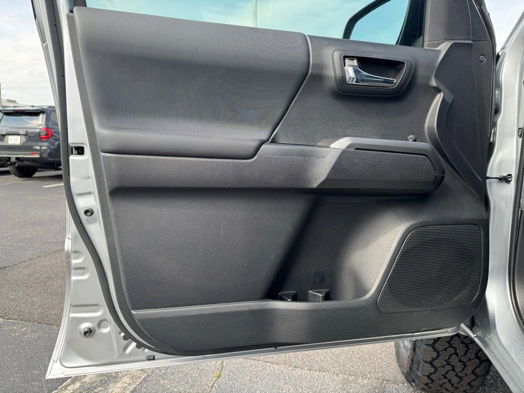 Used 2022 Toyota Tacoma TRD Sport AWD/4WD image 12