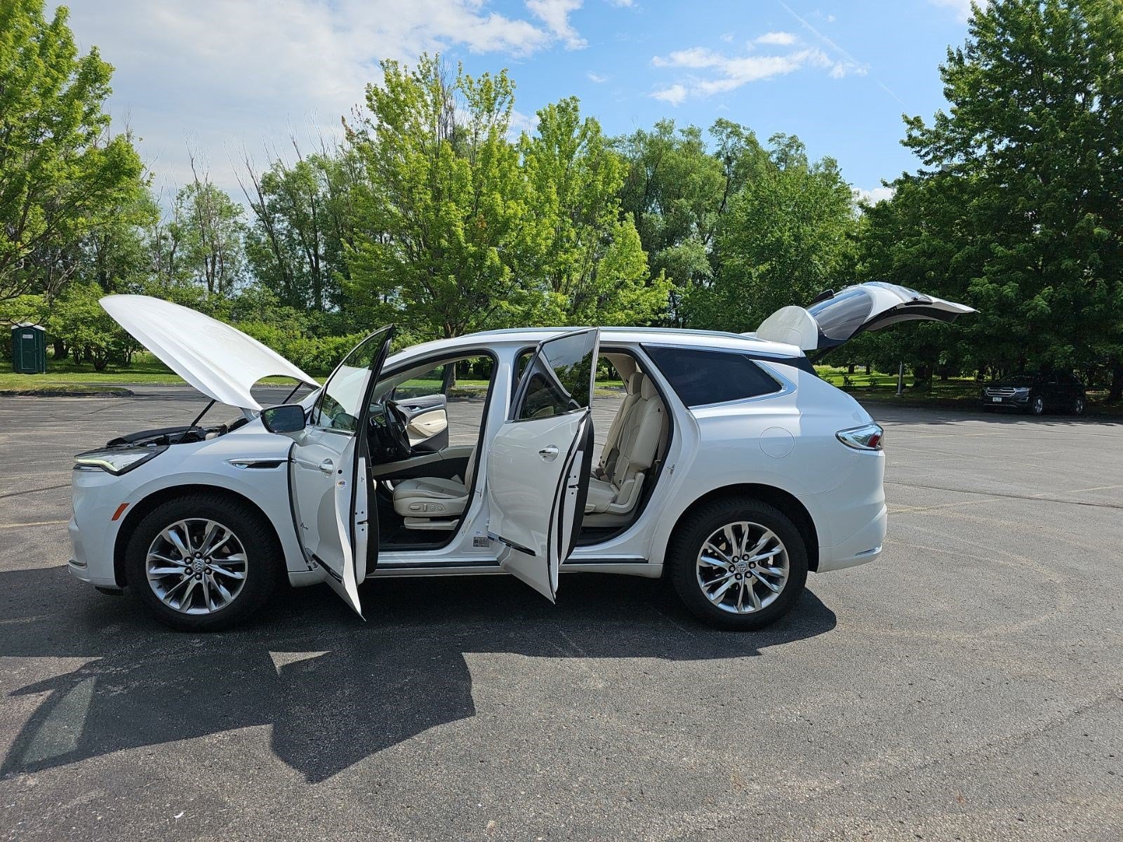Used 2023 Buick Enclave Avenir w/ Trailering Package, 5000 lbs. AWD/4WD image 27