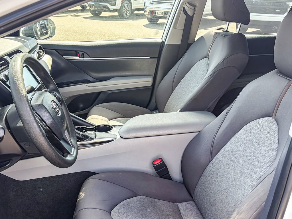 Used 2019 Toyota Camry LE image 9