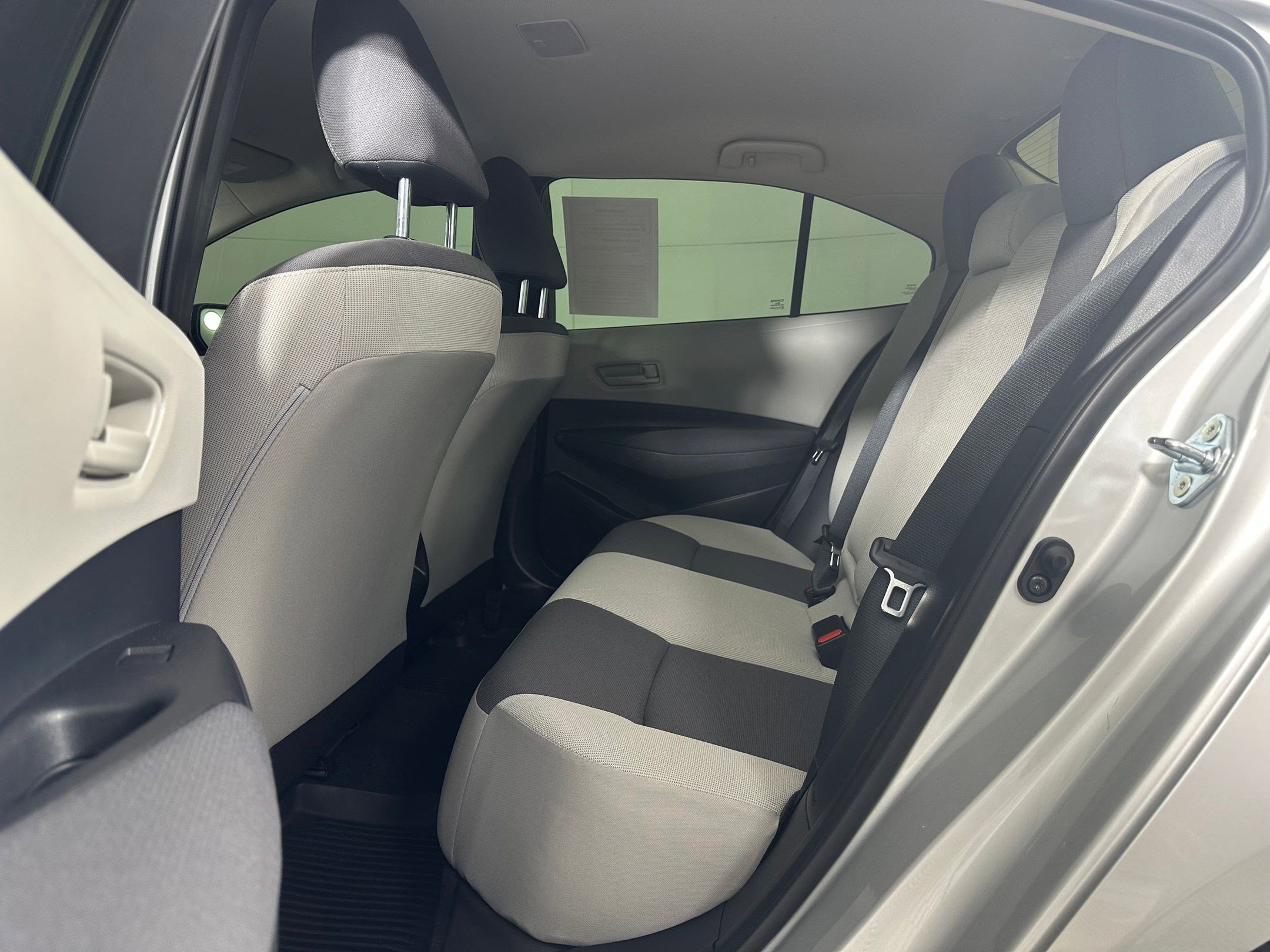 Used 2025 Toyota Corolla LE image 12