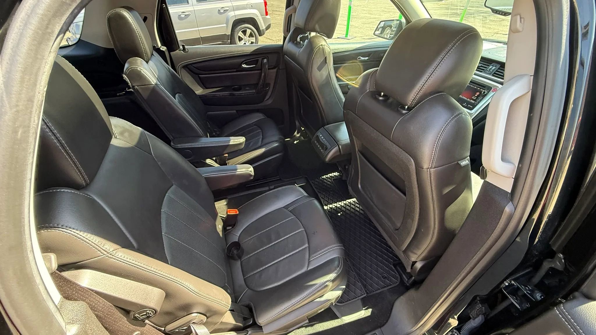 Used 2017 GMC Acadia Limited SLT image 30