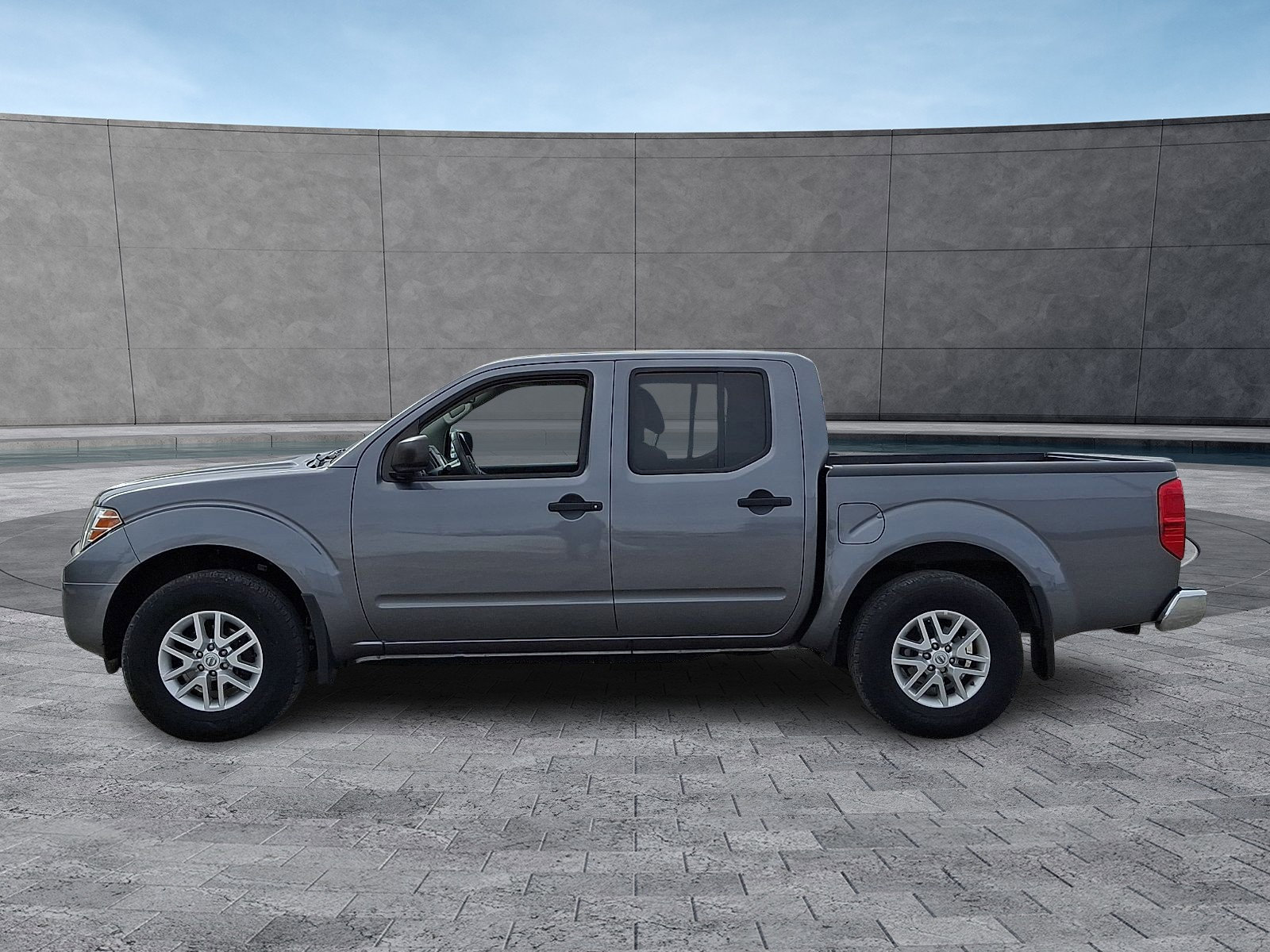 Used 2020 Nissan Frontier SV image 6