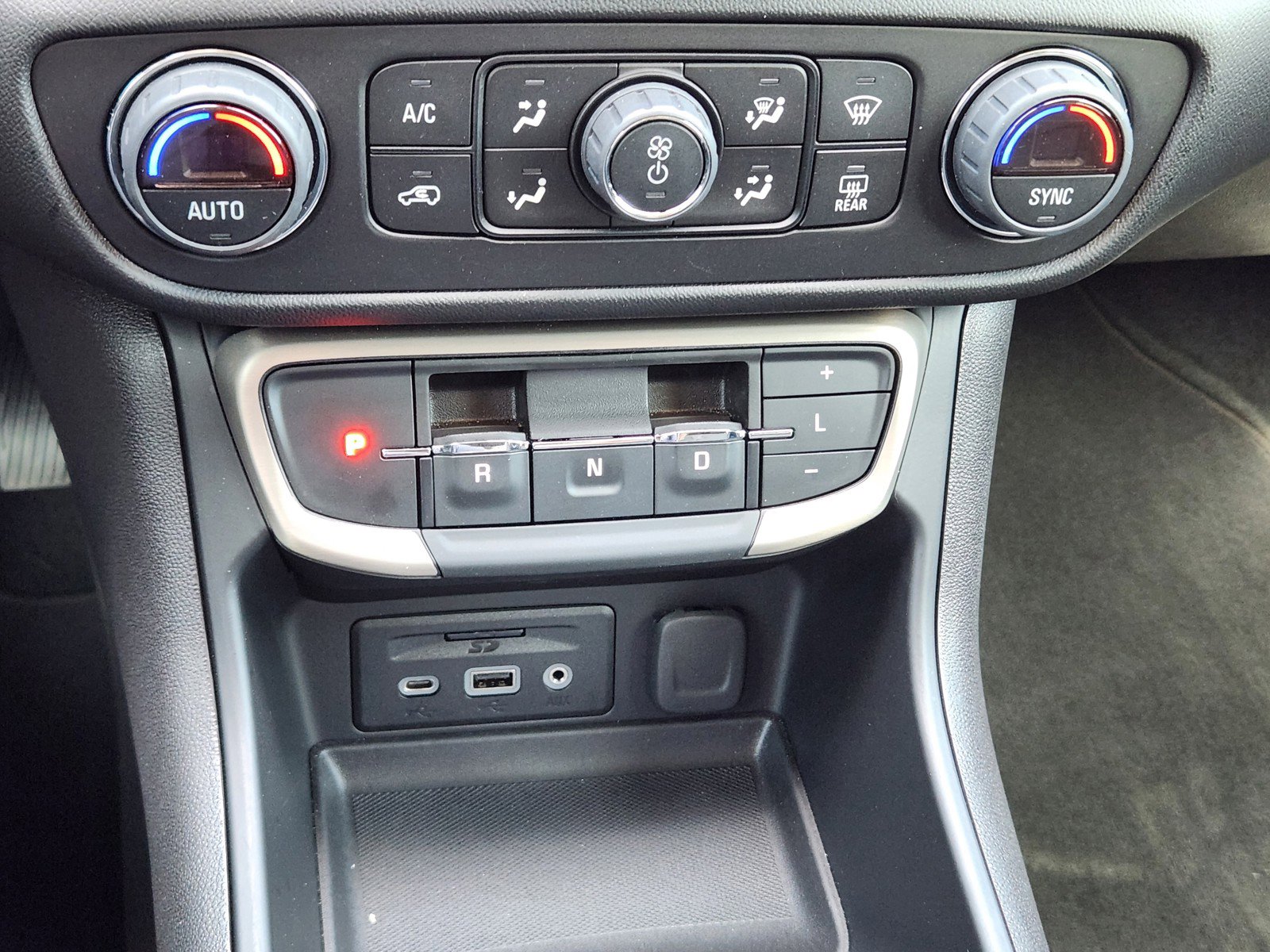 Used 2024 GMC Terrain Denali w/ Denali Premium Package image 15