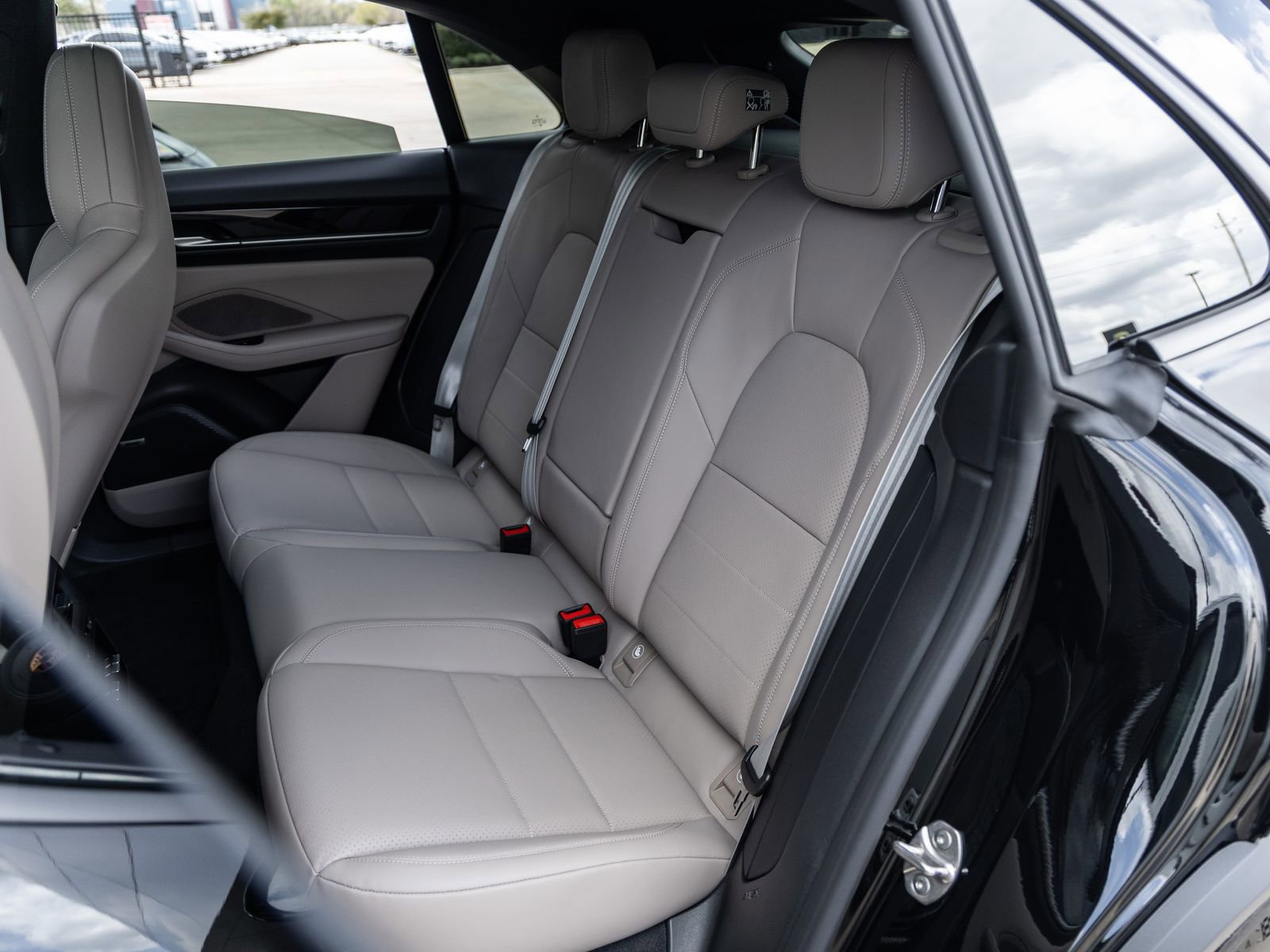 New 2026 Porsche Macan Electric RWD image 38