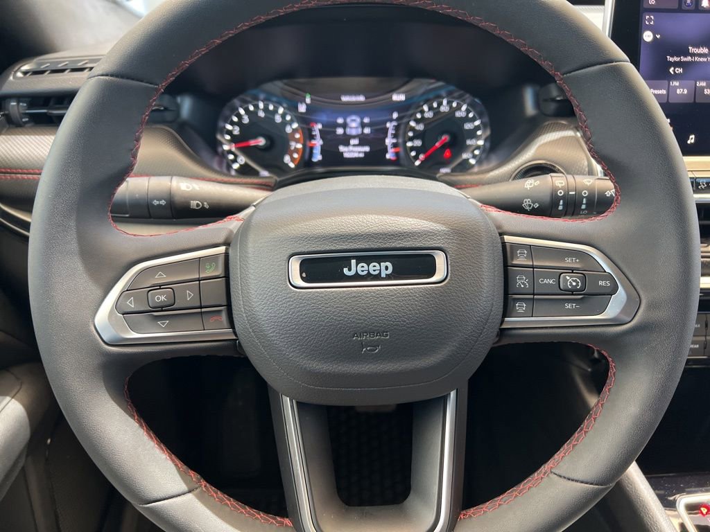 Used 2025 Jeep Compass Trailhawk AWD/4WD image 42