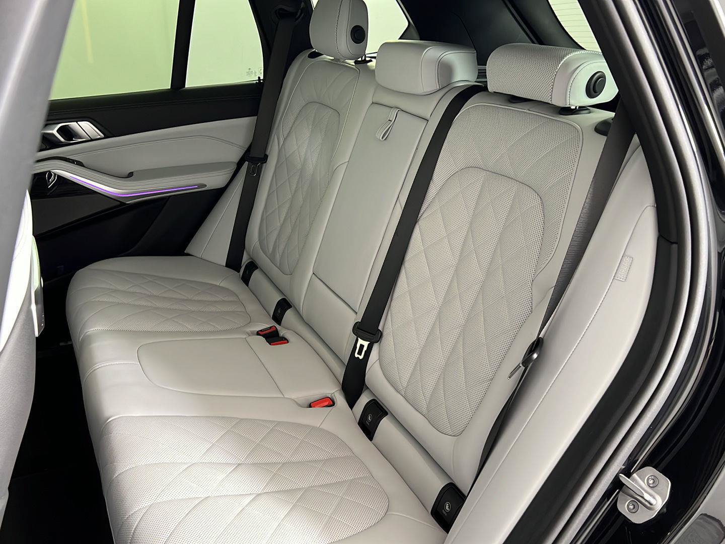 New 2026 BMW X5 xDrive40i w/ M Sport Package AWD/4WD image 4
