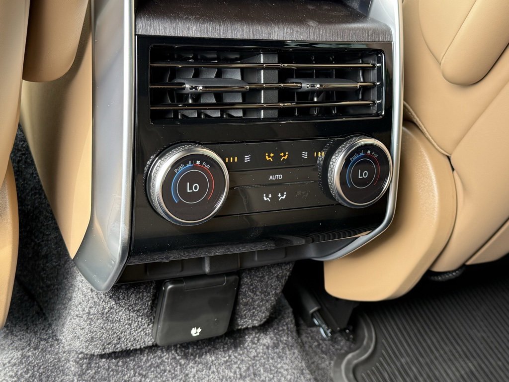 New 2025 Land Rover Range Rover Long Wheelbase SE image 38