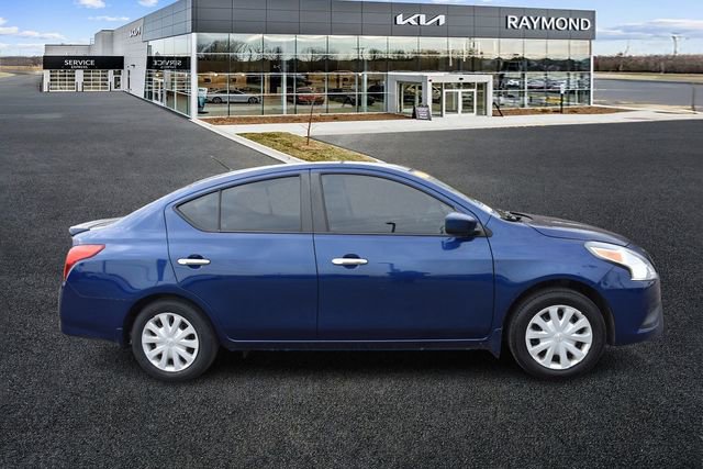 Used 2019 Nissan Versa SV image 2