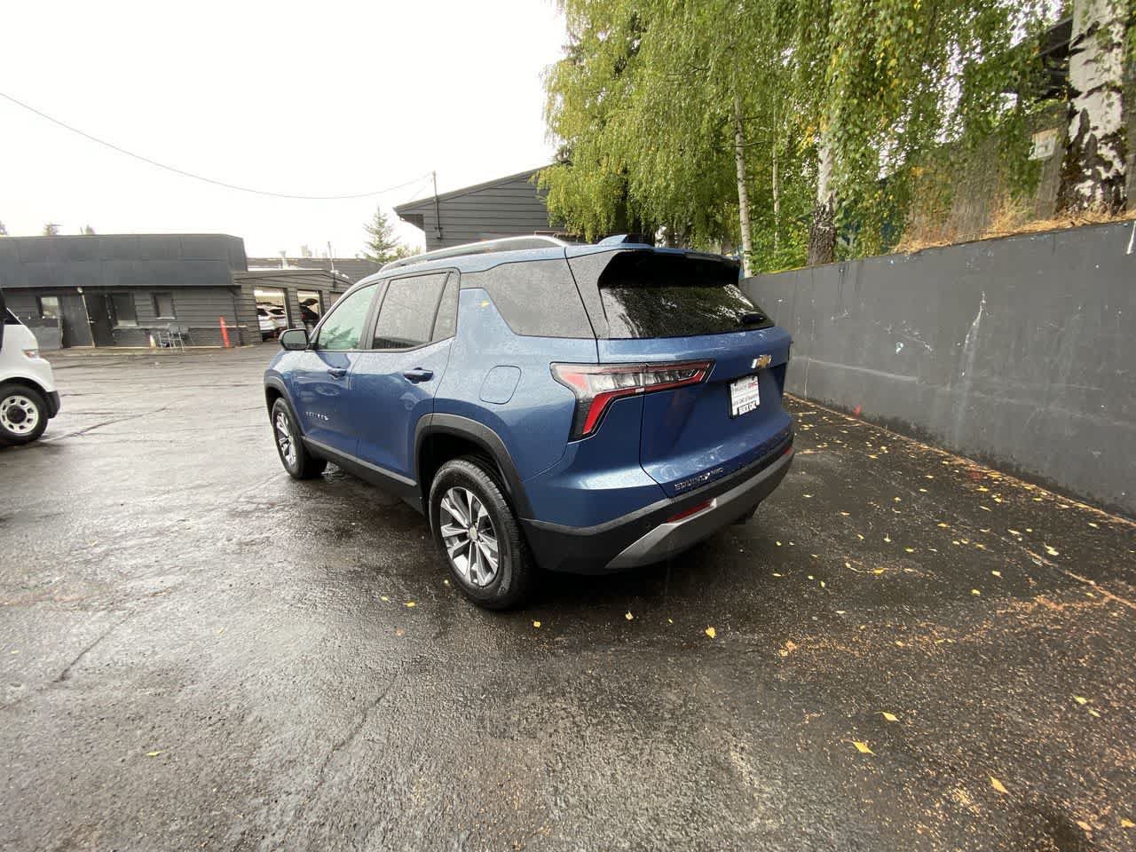 Used 2025 Chevrolet Equinox LT w/ Convenience Package II AWD/4WD image 4