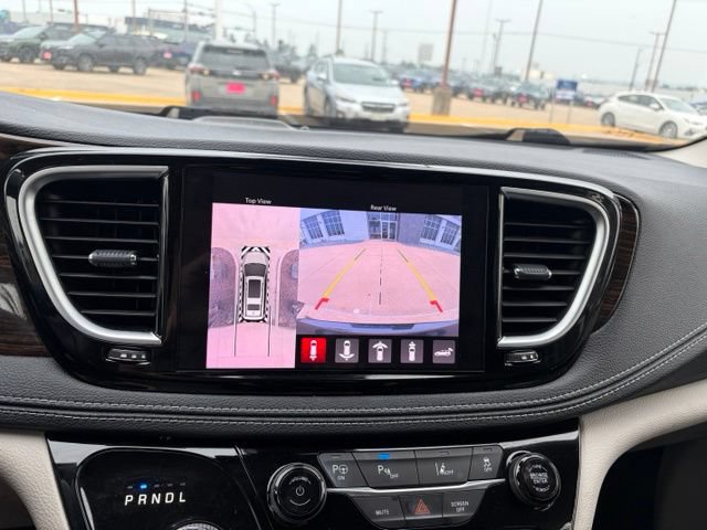 Used 2022 Chrysler Pacifica Limited FWD image 18