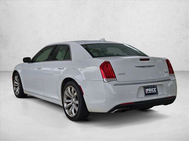 Used 2017 Chrysler 300 Limited w/ Value Package RWD image 7