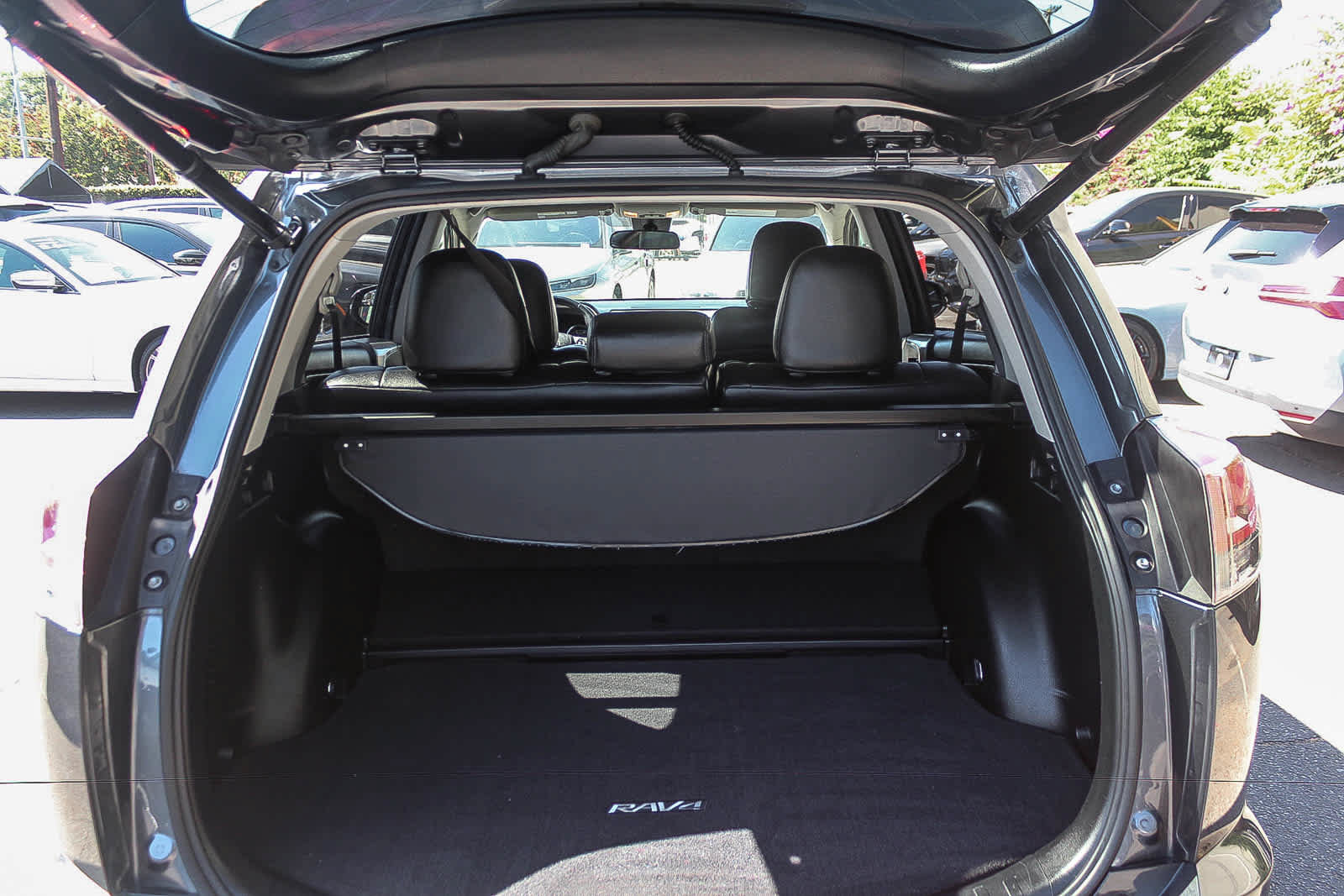 Used 2017 Toyota RAV4 XLE w/ Carpet Mat Package AWD/4WD image 36