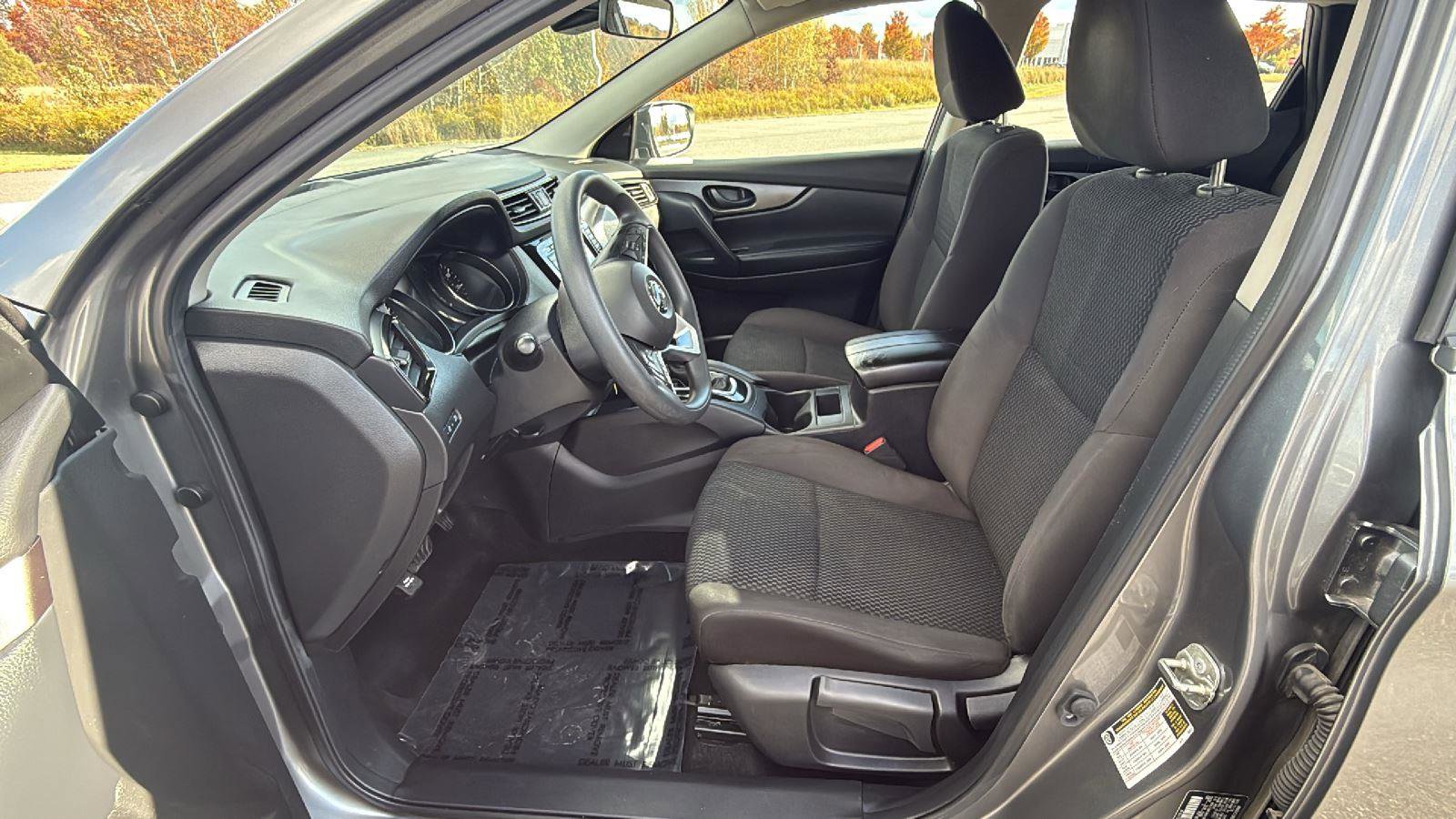 Used 2020 Nissan Rogue Sport S image 25