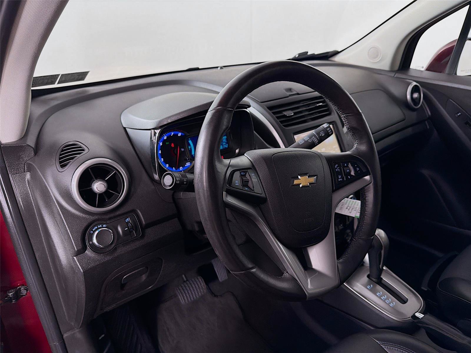 Used 2016 Chevrolet Trax LT w/ LT Convenience Package AWD/4WD image 16