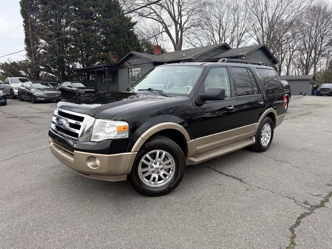 Used 2012 Ford Expedition XLT image 1