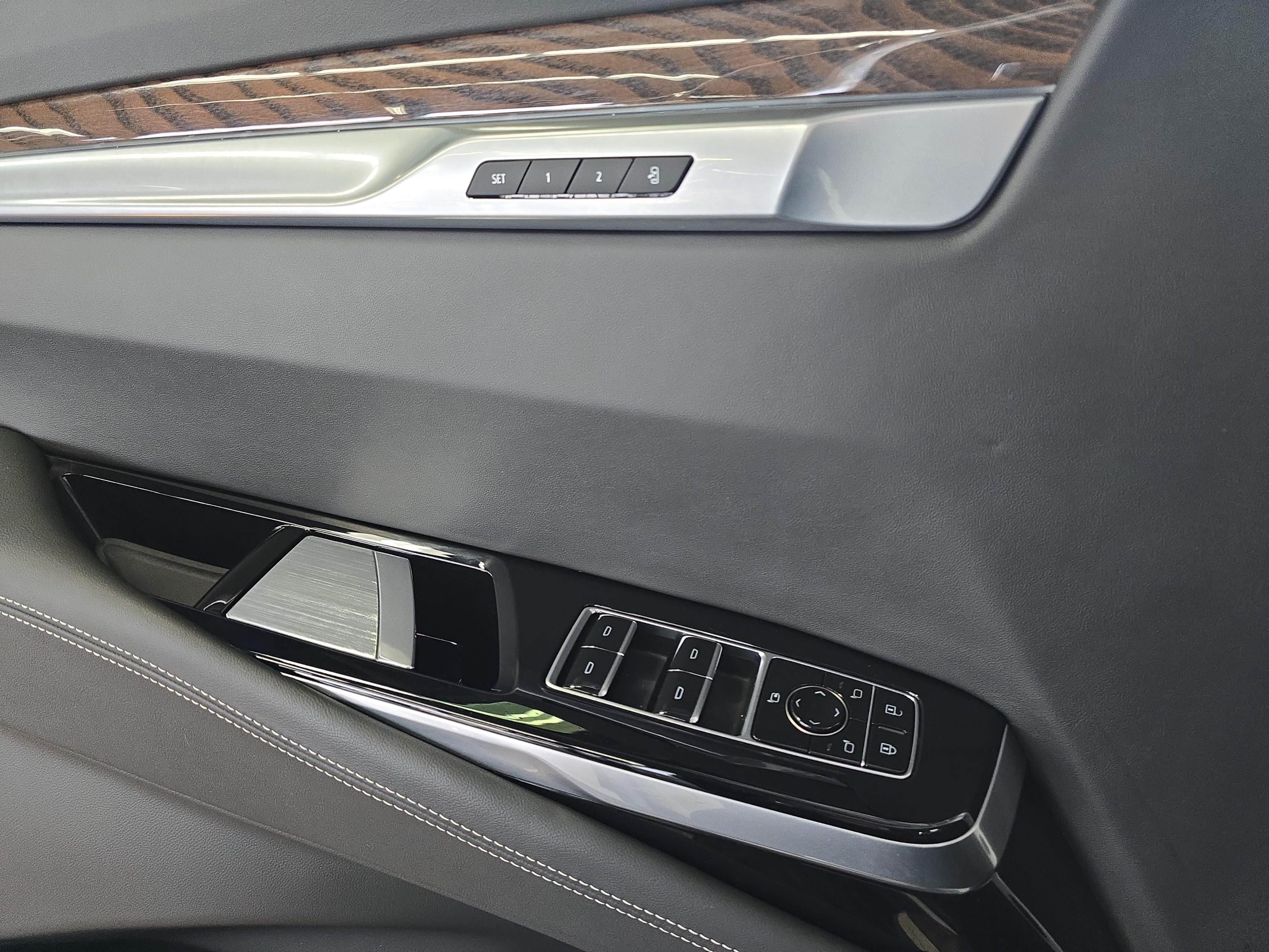 Certified 2025 Cadillac Escalade ESV Sport Platinum AWD/4WD image 26