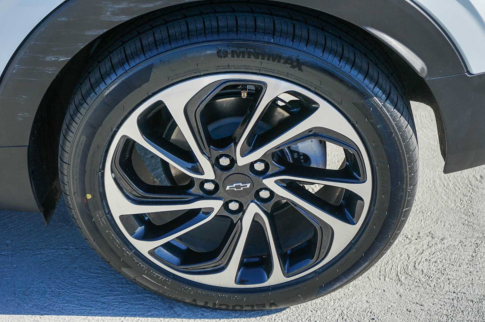 Used 2022 Chevrolet Bolt EUV Premier w/ Sun & Sound Package FWD image 10