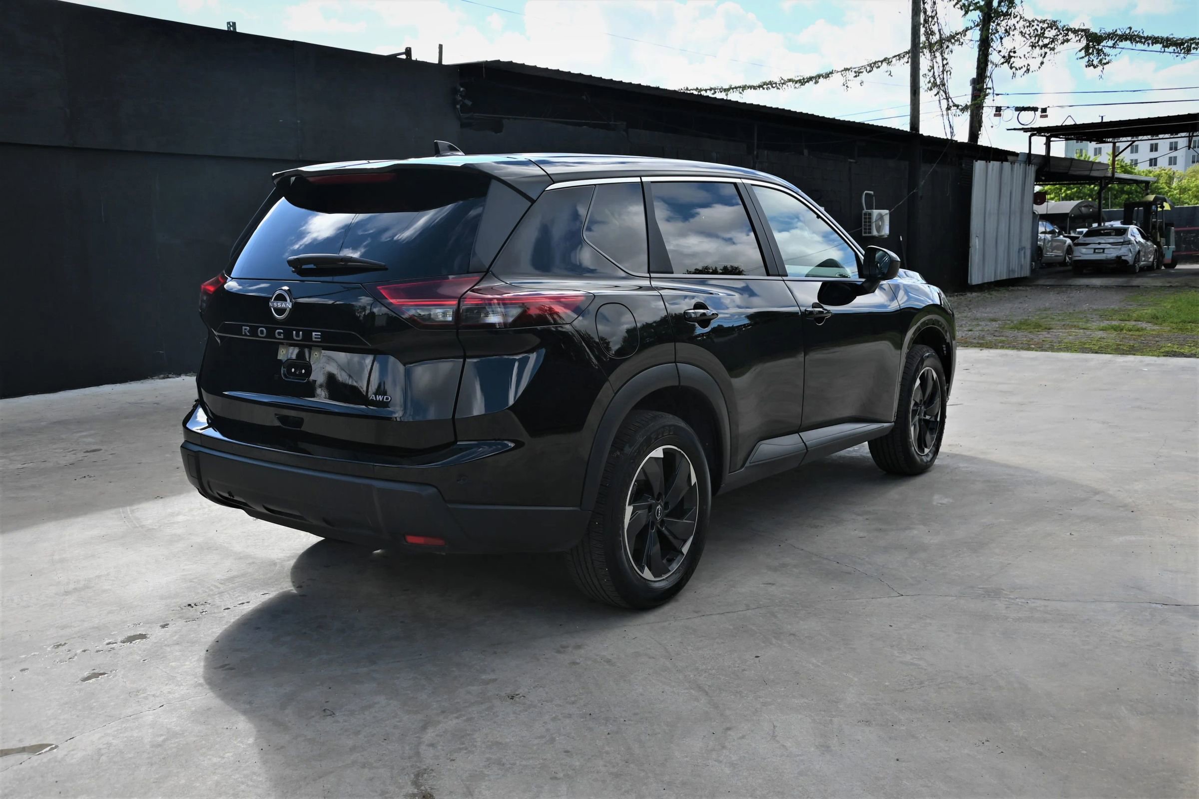 Used 2025 Nissan Rogue SV image 5