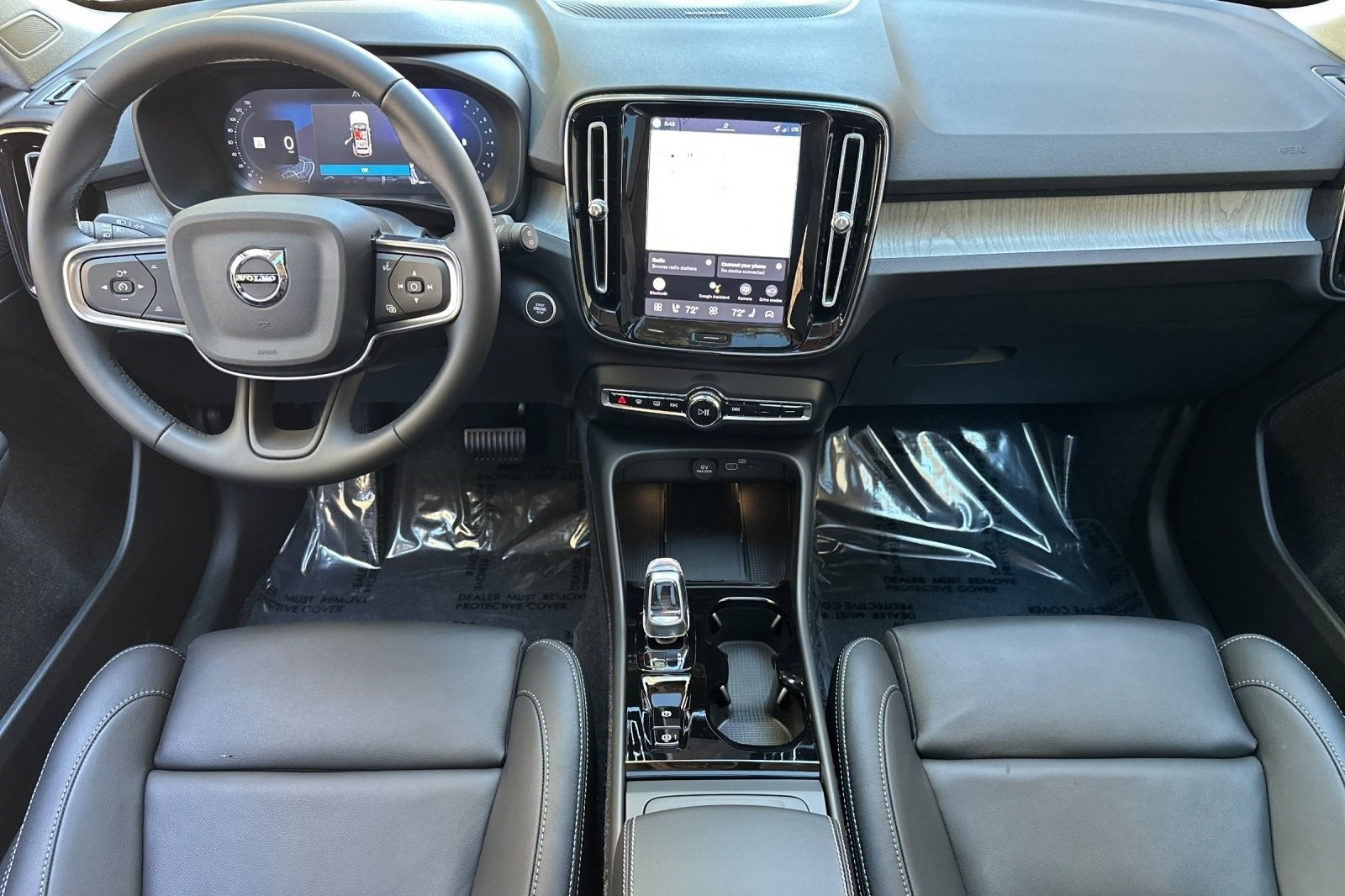 New 2026 Volvo XC40 B5 Ultra w/ Climate Package image 3
