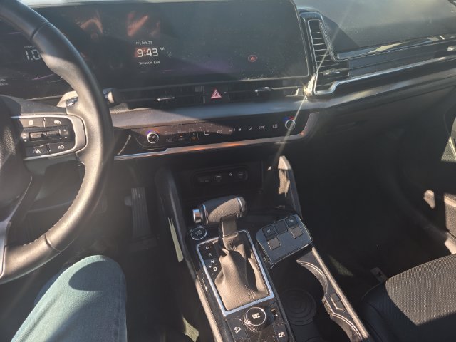Used 2025 Kia Sportage EX FWD image 2