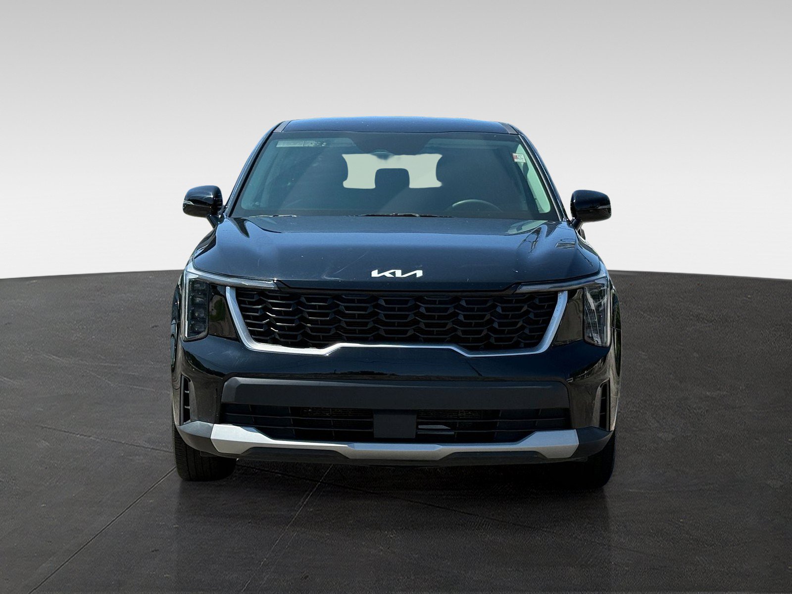 Used 2024 Kia Sorento LX FWD image 2