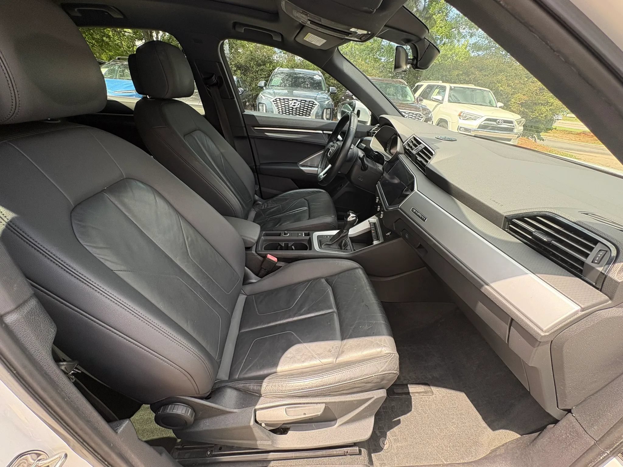 Used 2020 Audi Q3 2.0T Premium w/ Convenience Package AWD/4WD image 8