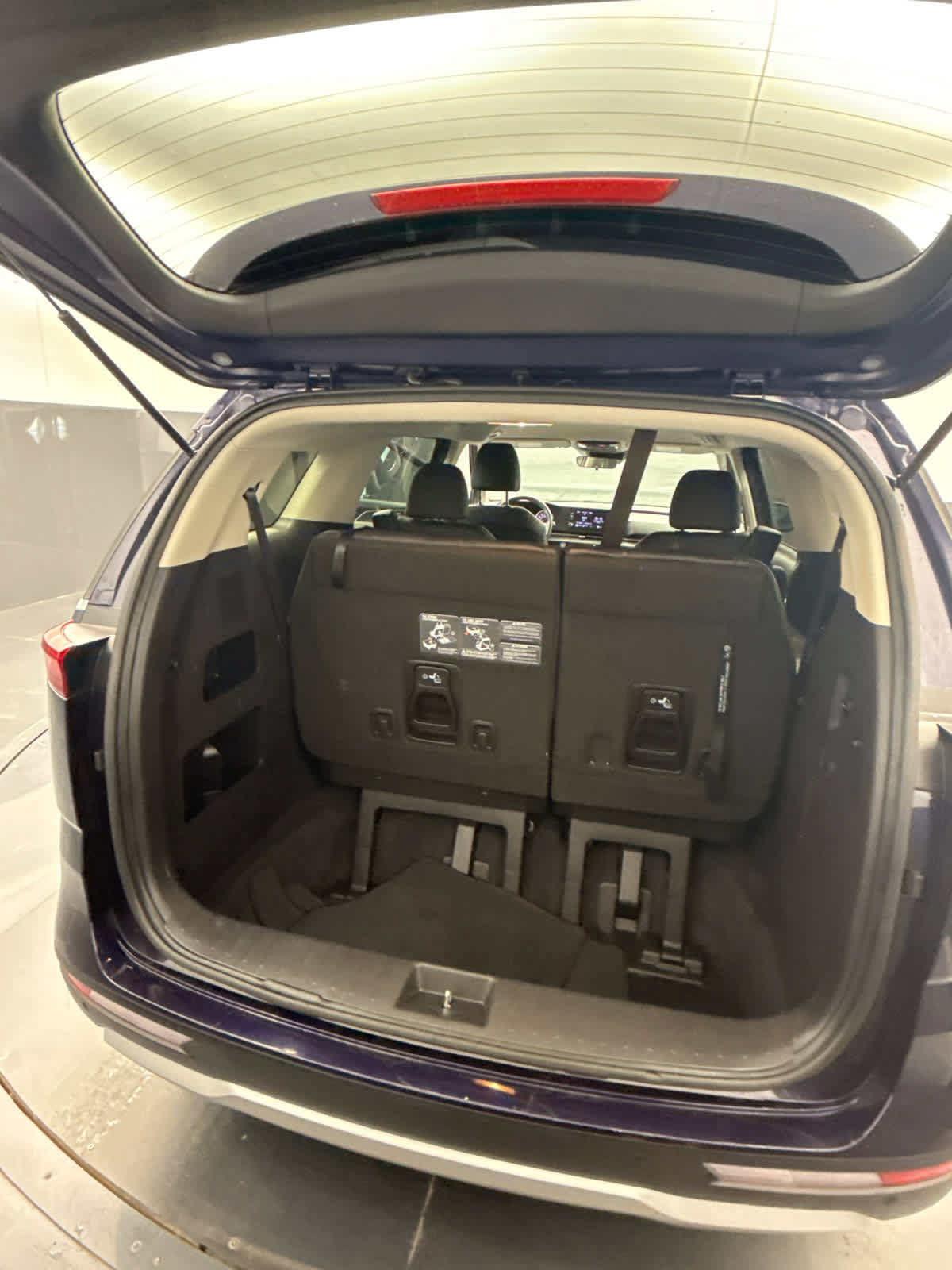 Used 2022 Kia Carnival LX FWD image 69