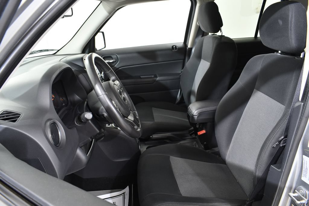Used 2015 Jeep Patriot Latitude AWD/4WD image 6
