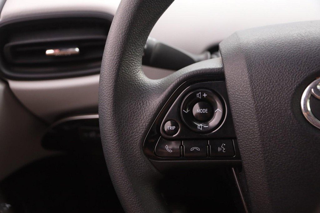 Used 2021 Toyota Prius LE FWD image 11