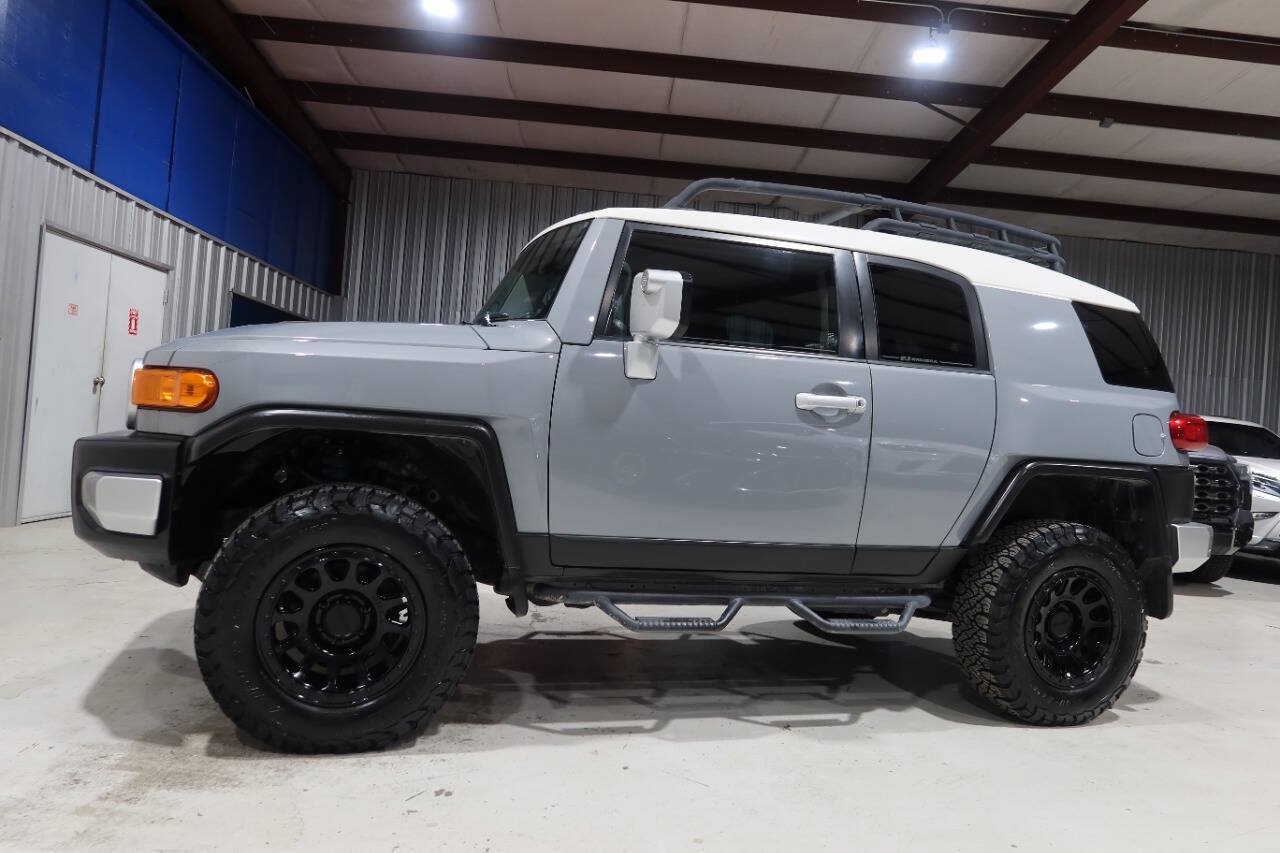Used 2014 Toyota FJ Cruiser 4WD w/ Convenience Package image 1