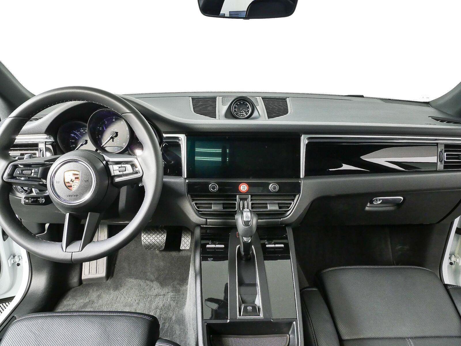 Certified 2025 Porsche Macan Turbo AWD/4WD image 20