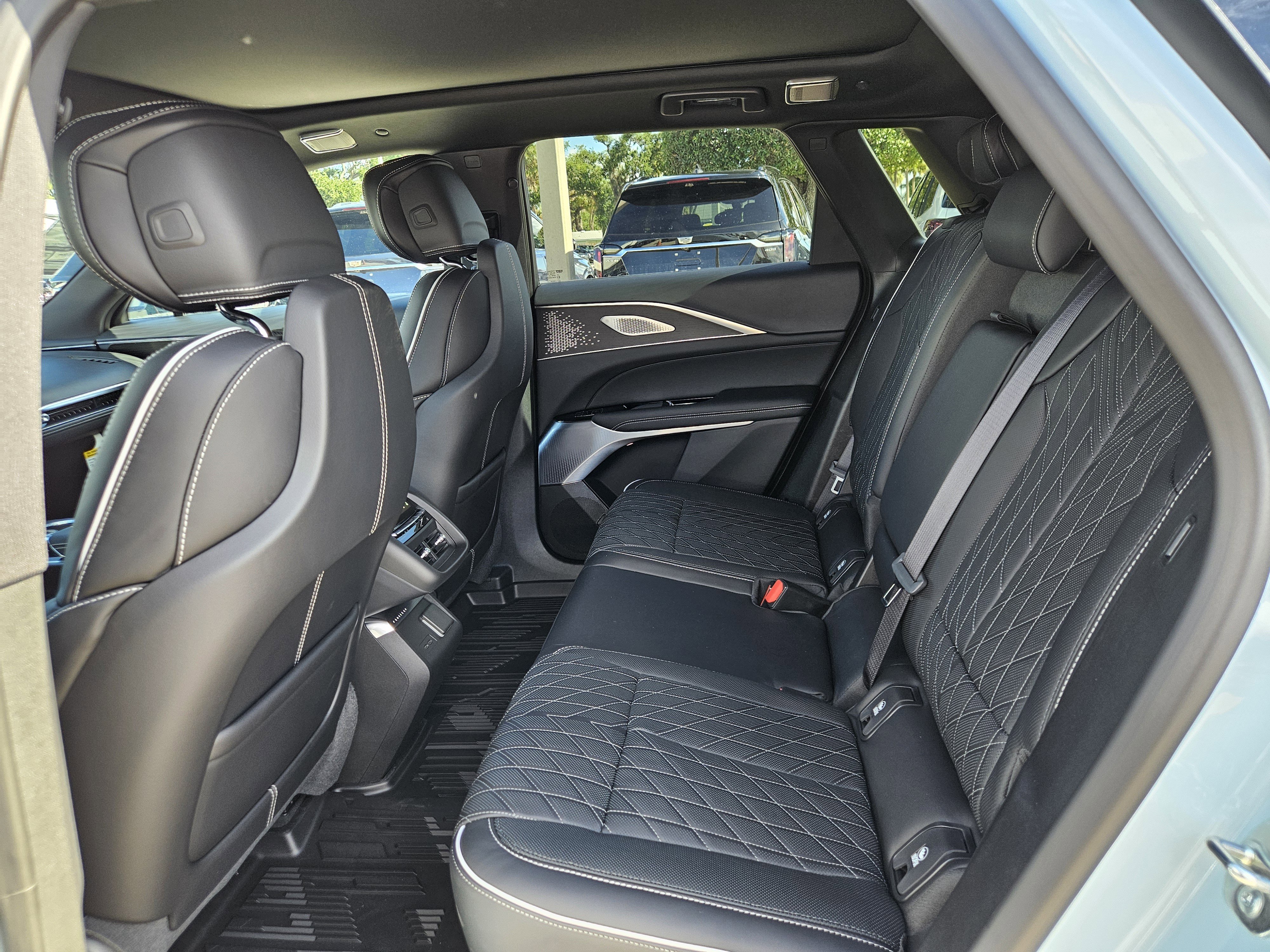 New 2026 Cadillac Lyriq V w/ Exterior Carbon Fiber Package image 18